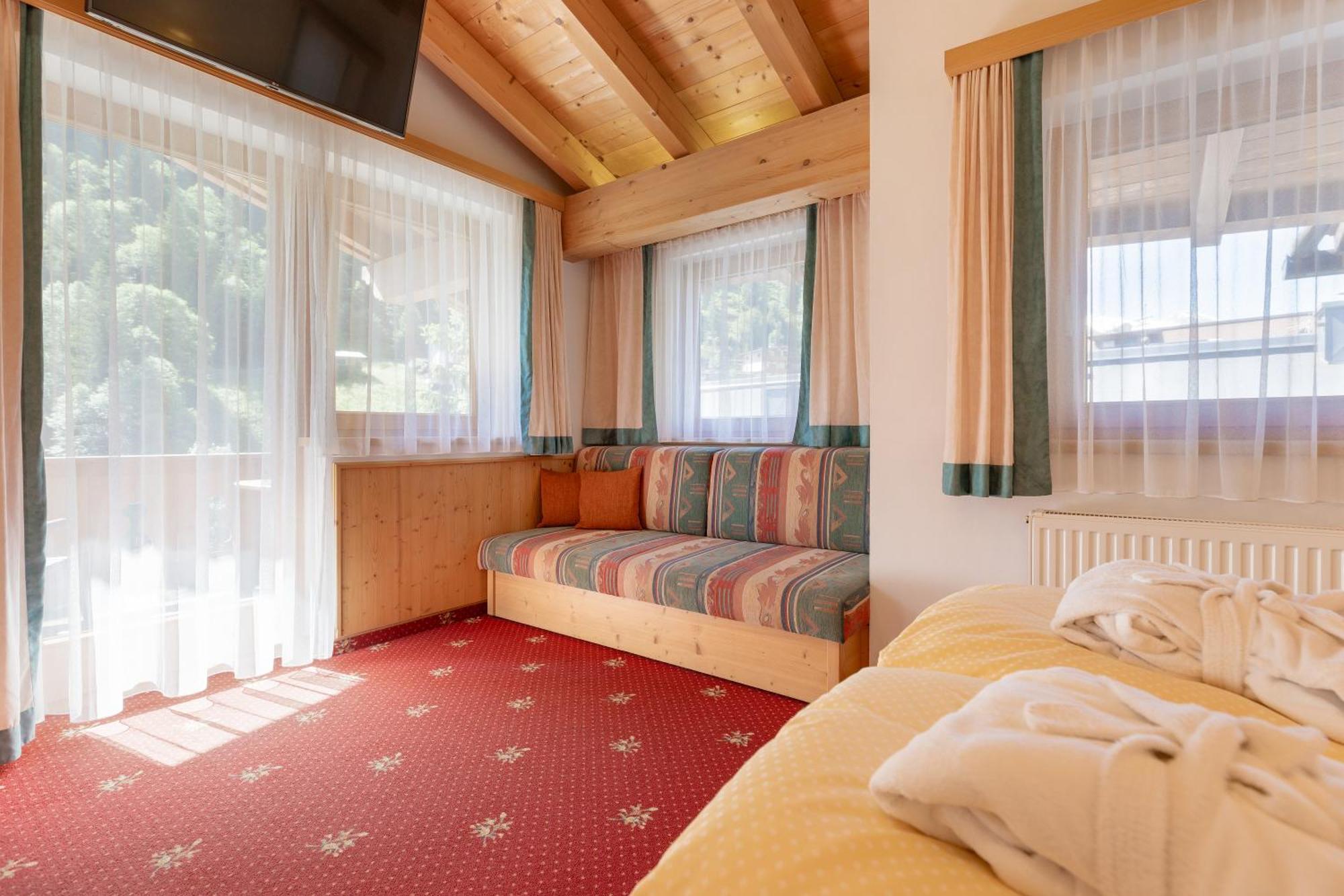 Hotel Pinzger Тукс Екстер'єр фото