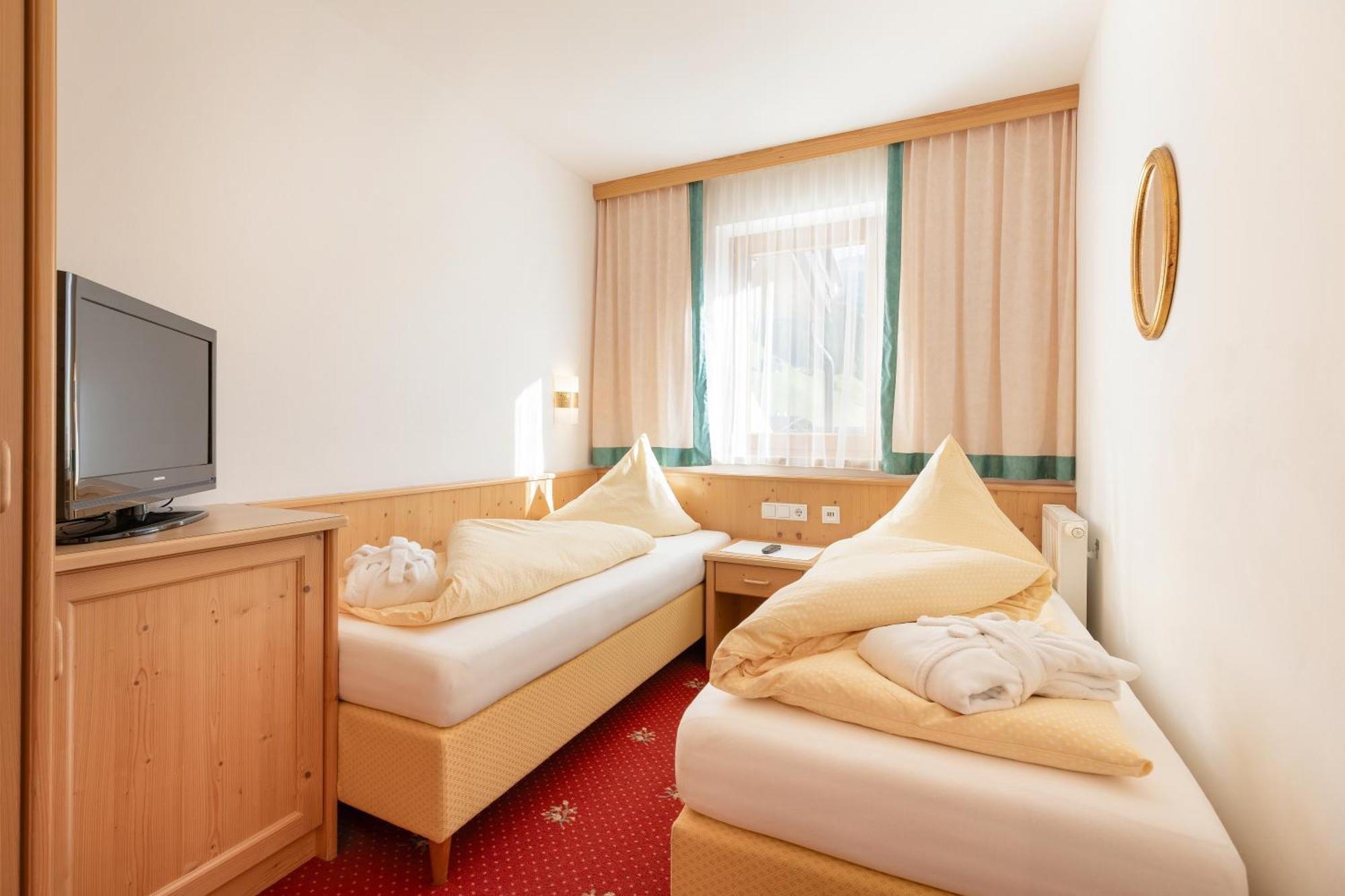 Hotel Pinzger Тукс Екстер'єр фото